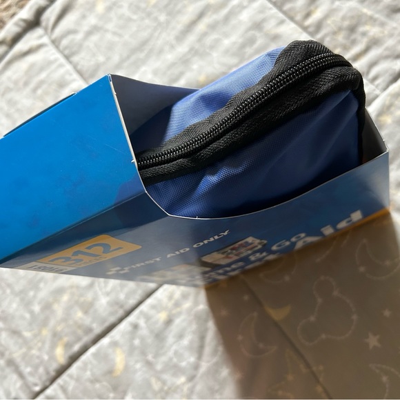 FIRST AID ONLY Home & Go First Aid Kit 312 pieces - Picture 10 of 11